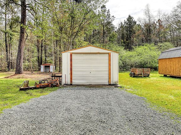 4th image of 469 Sanders Ln