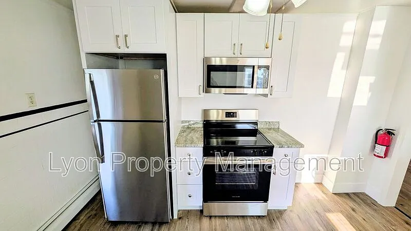 3 bed, 1.0 bath, $2,295 — Photo 2