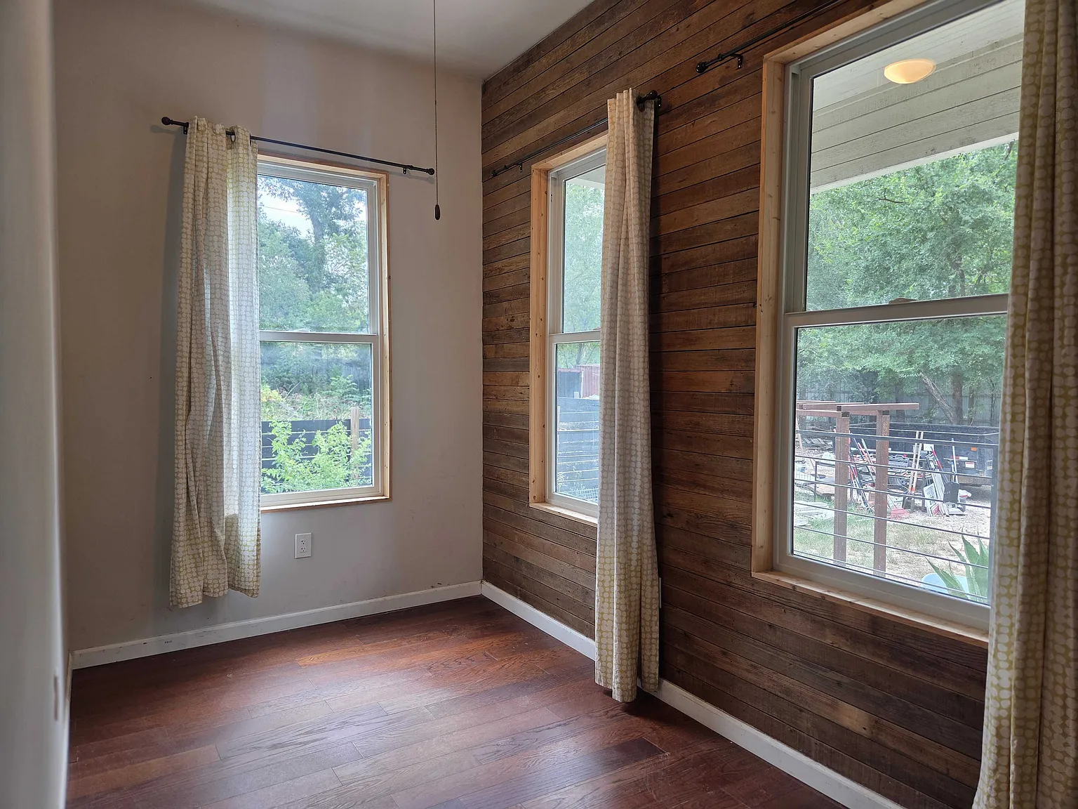 1 bed, 950 sqft, $1,900 — Photo 4