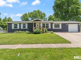 2044 Scarbrough Rd, Springfield, IL 62702