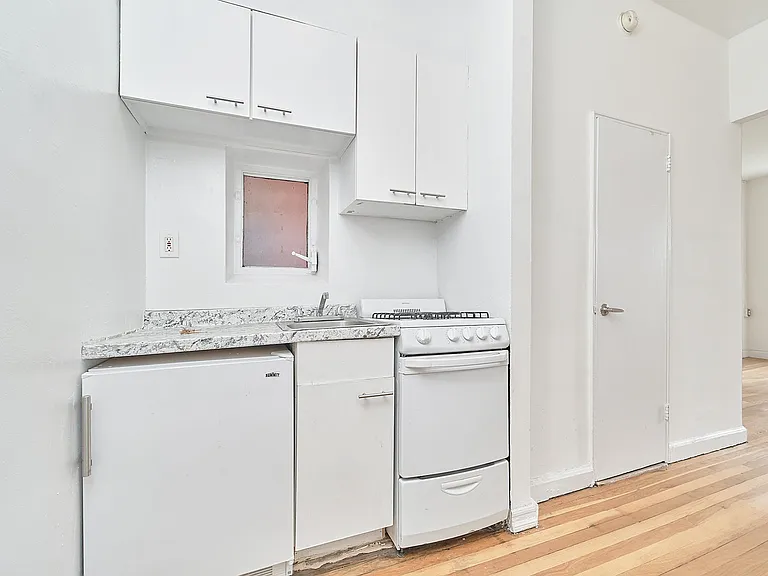 353 W 44th St #4A — Photo 7