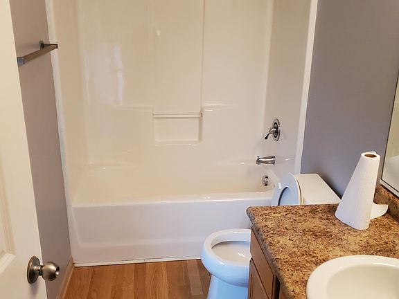 2nd image of 389 NE Satinwood