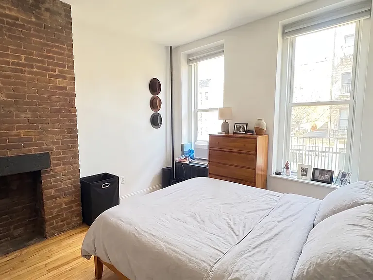 308 E 6th St #2 — Photo 2