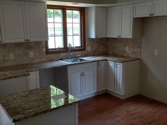 5th image of 10969 Eastview Ave