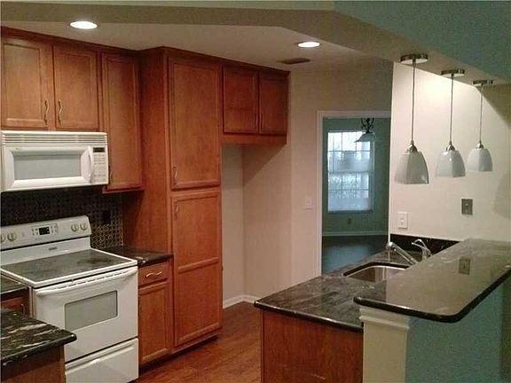 3rd image of 1630 Lakeshore Cir