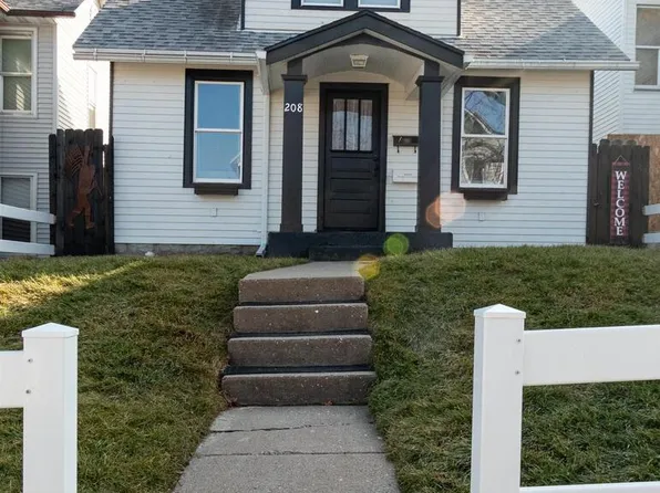 208 W 7th St, Muscatine, IA 52761