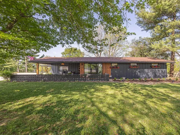 1304 N Chestnut St, Huntingburg, IN 47542