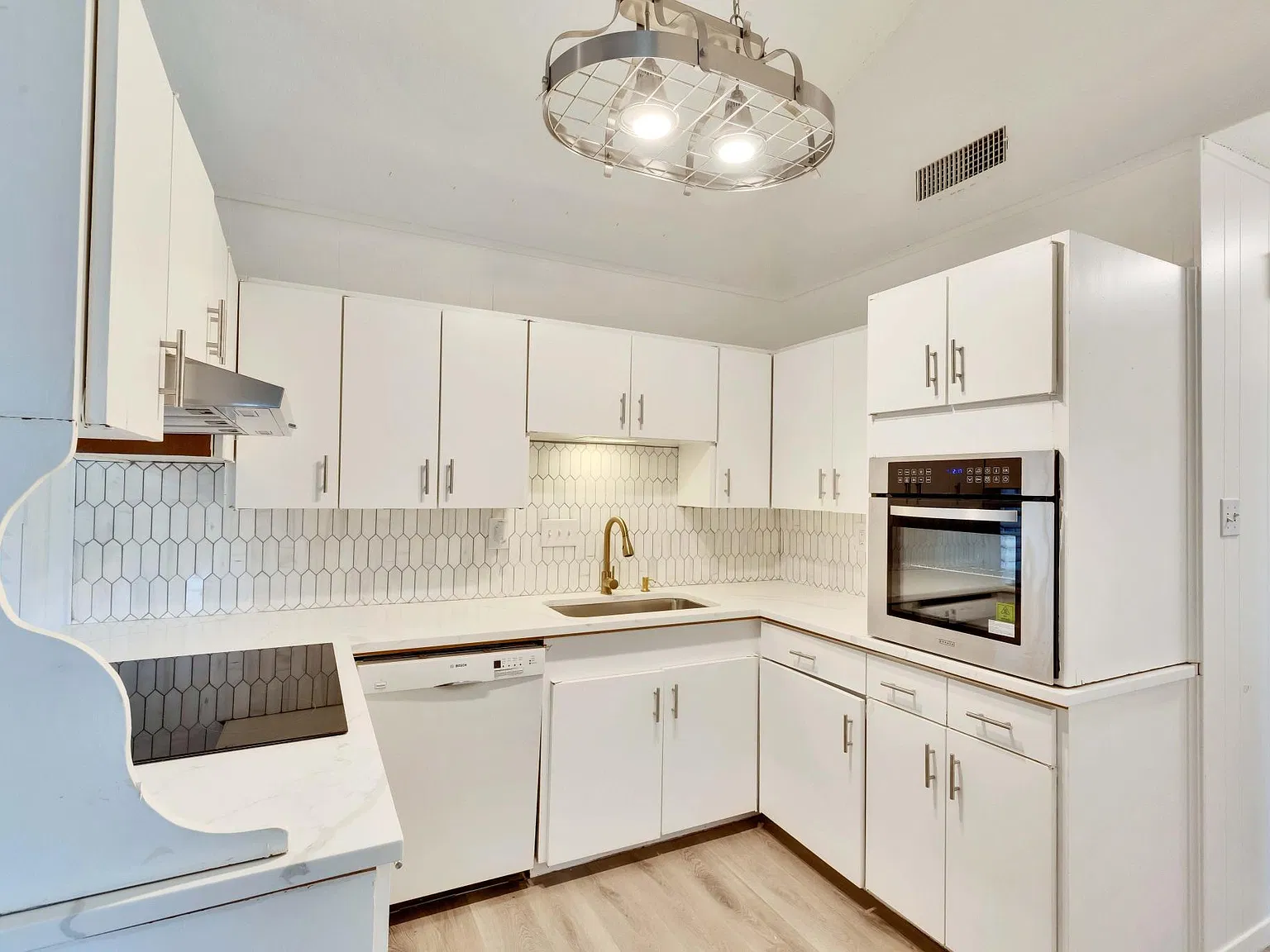 2 bed, 1024 sqft, $3,500 — Photo 2