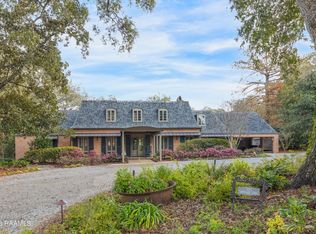 1 Duperier Oaks Dr, New Iberia, LA 70563