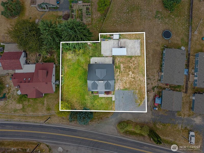 2nd image of 1215 NW Kerron Avenue