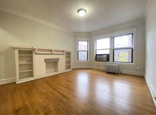 801 W Cornelia, Chicago, IL 60657