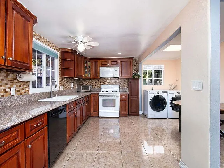 3169 W Coolidge Ave — Photo 2