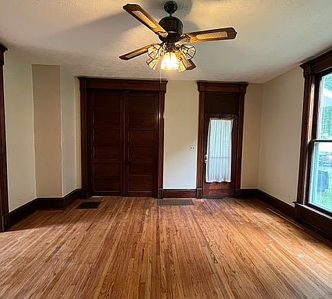 Livingroom w/French Doors