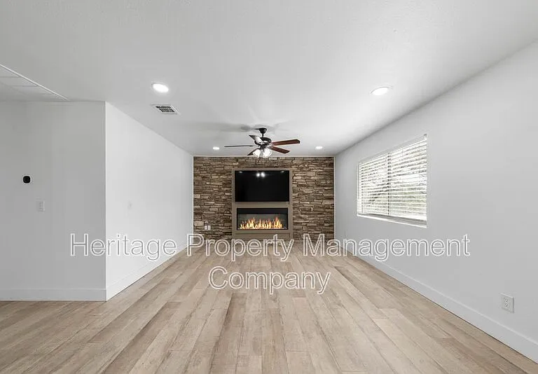784 Hill Top Dr — Photo 6