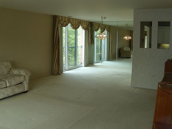 5th image of 125 Acacia Cir #415E