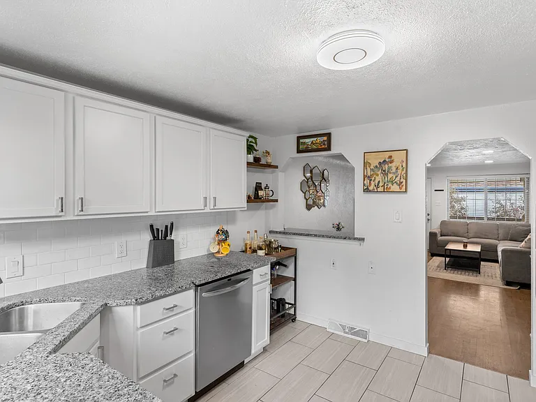 2461 Yates St — Photo 7