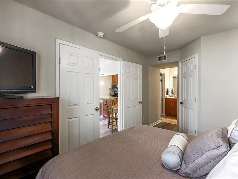 7685 Northcross Dr #125 — Photo 13