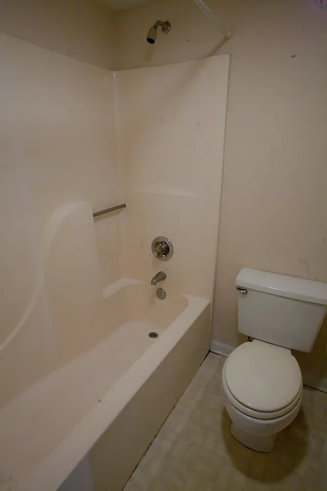 Wonderful 4BR garden apartment a few blocks from UNC. On the bus line! — Photo 4