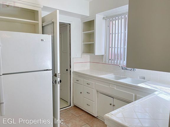 5th image of 5325 Russell Ave #2