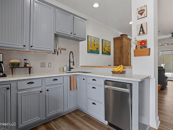 4th image of 922 Porter Ave APT 216