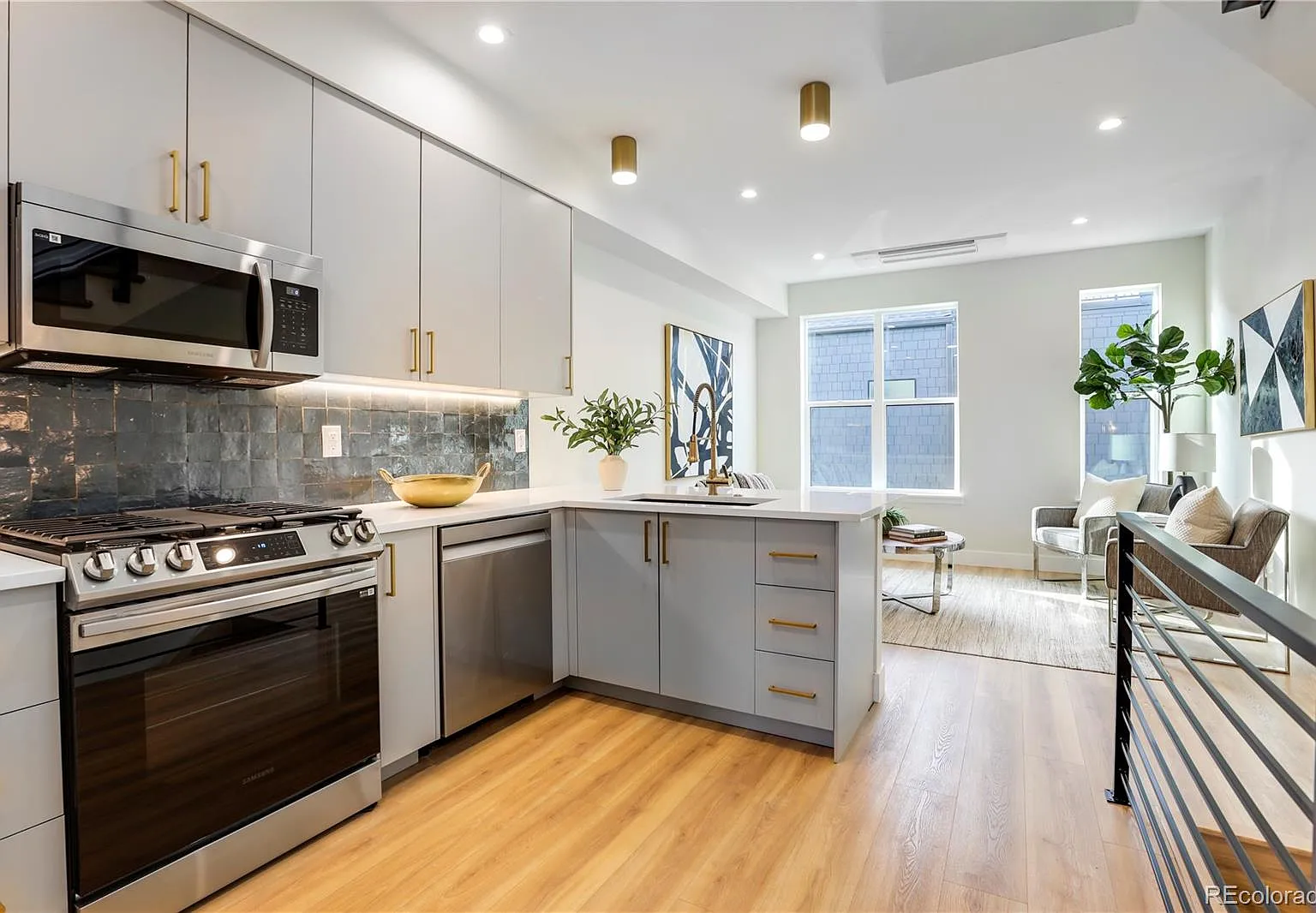 44th Townhomes — Photo 2