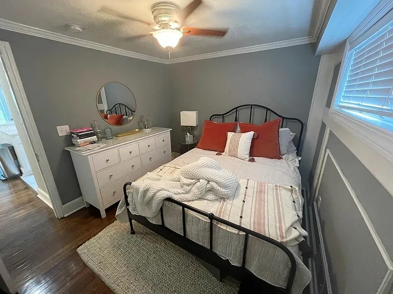 1108 W 45th St #6 — Photo 9