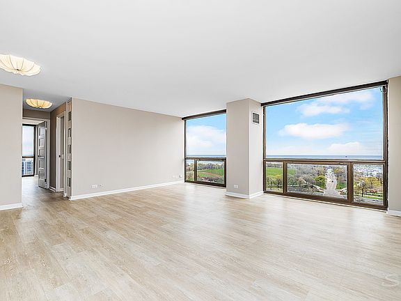 4th image of 4343 N Clarendon Ave APT 2016