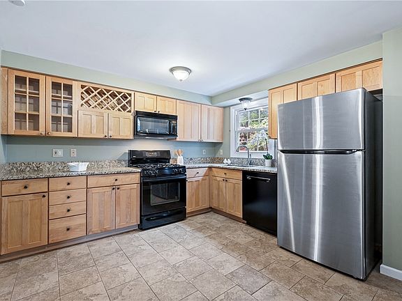 3rd image of 136 Kenney Dr