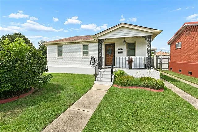 3 bed, 2.0 bath, 1200 sqft, $2,100 — Photo 1