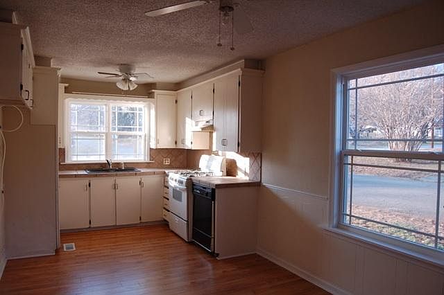 2nd image of 516 N 16th St