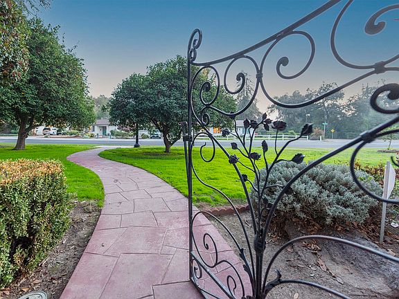 3rd image of 2018 W Green Acres Dr