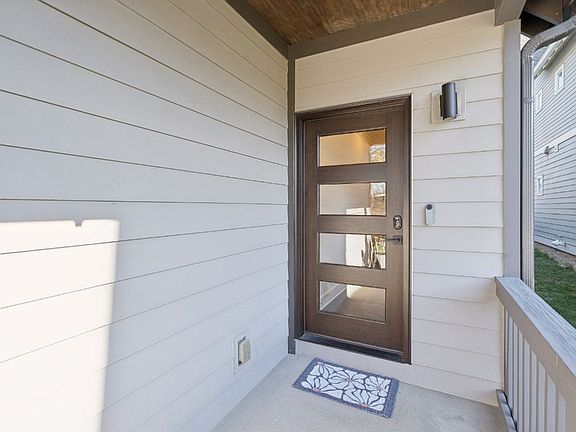 2nd image of 1312B Pillow St #B