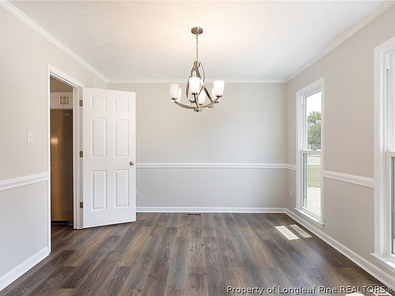 5th image of 224 Silver Oaks Dr