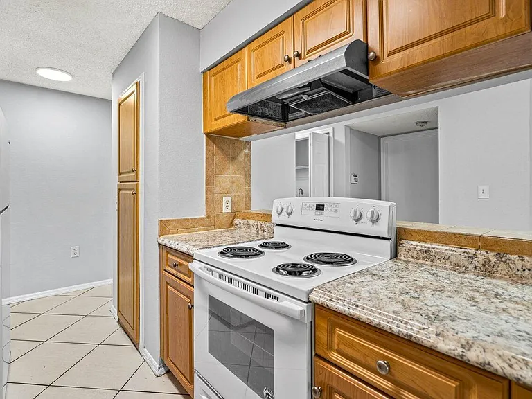 2305 N Congress Ave #18 — Photo 7