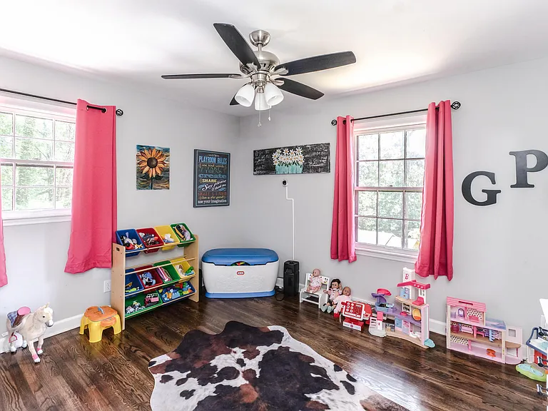 302 E Valley Rd NE — Photo 23