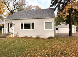 1516 11th Ave NW, Minot, ND 58703