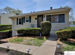 6937 Pinkney St, Omaha, NE 68104