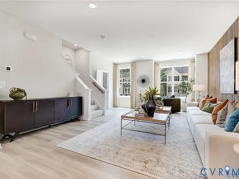 8728 Pioneer Hill Dr — Photo 18