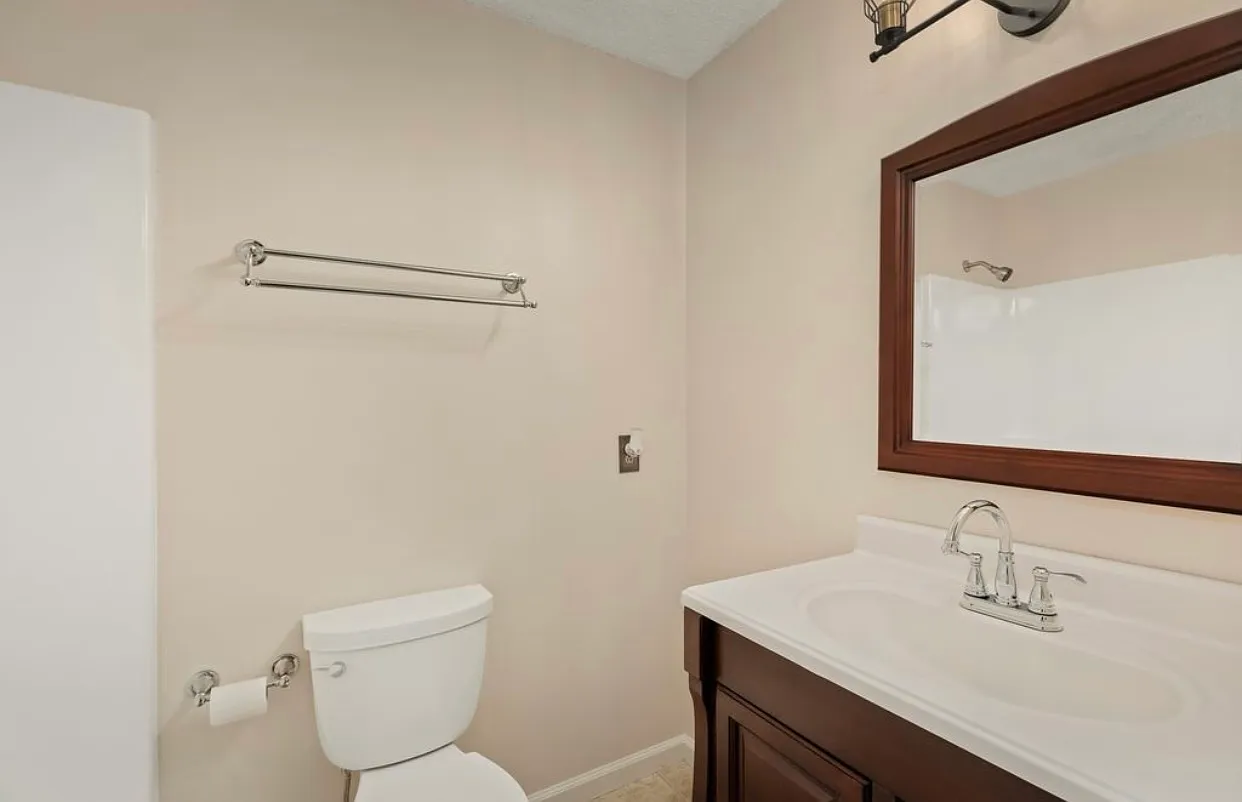 428 Cedarmont Dr — Photo 3