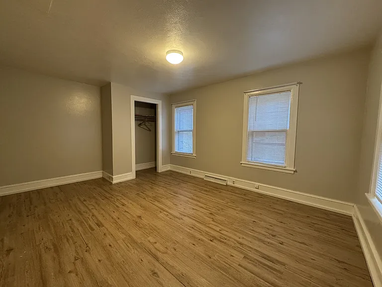 134-138 E Spencer St — Photo 17