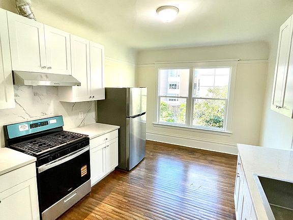 4th image of 1505 Gough St APT 18