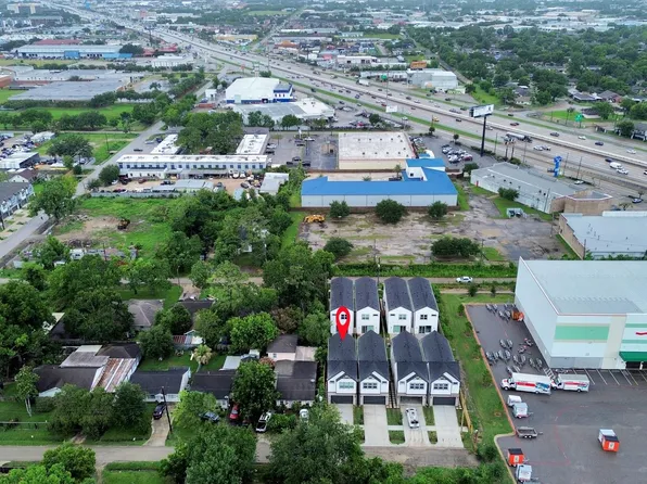 9433 Arledge St, Houston, TX 77075