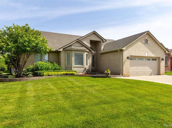 17441 Shinnecock Dr, Macomb, MI 48042