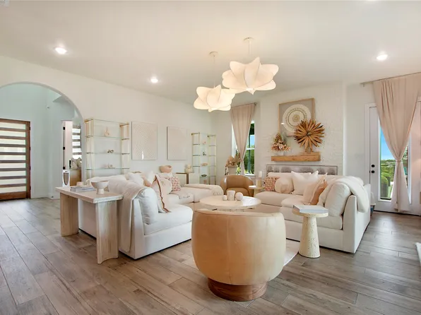 301 Paint Pony Trl N, Fort Worth, TX 76108