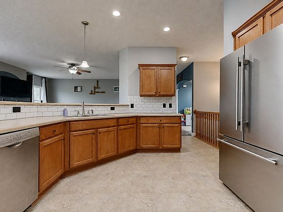 3rd image of 110 Abbie Ln
