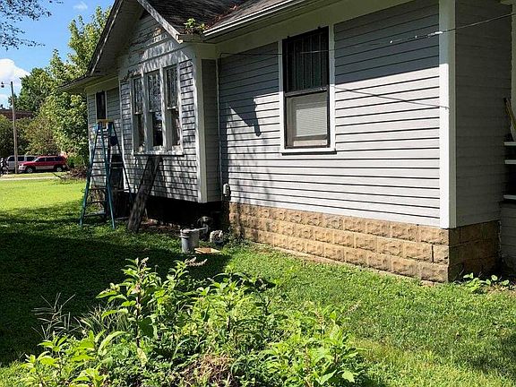4th image of 803 W College St