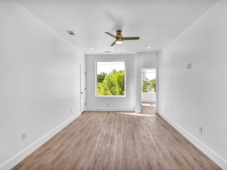 1006 E Marble St — Photo 7