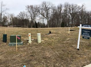 5585 Shadow Ridge Cir NW, North Canton, OH 44720