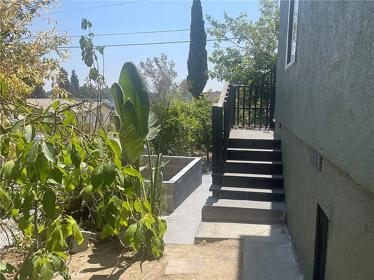 704 S Soto St — Photo 19