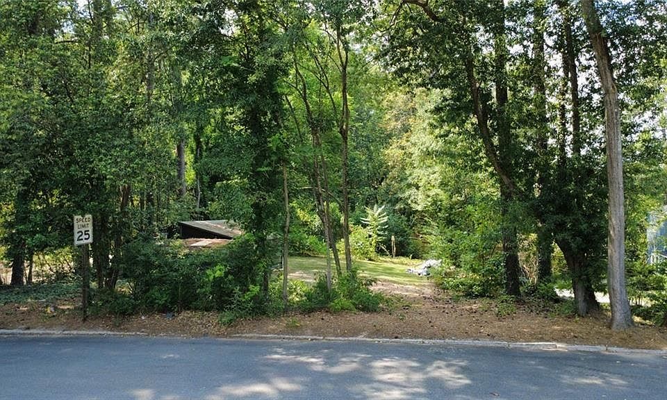 1st image of 1270 Woods Cir NE #1